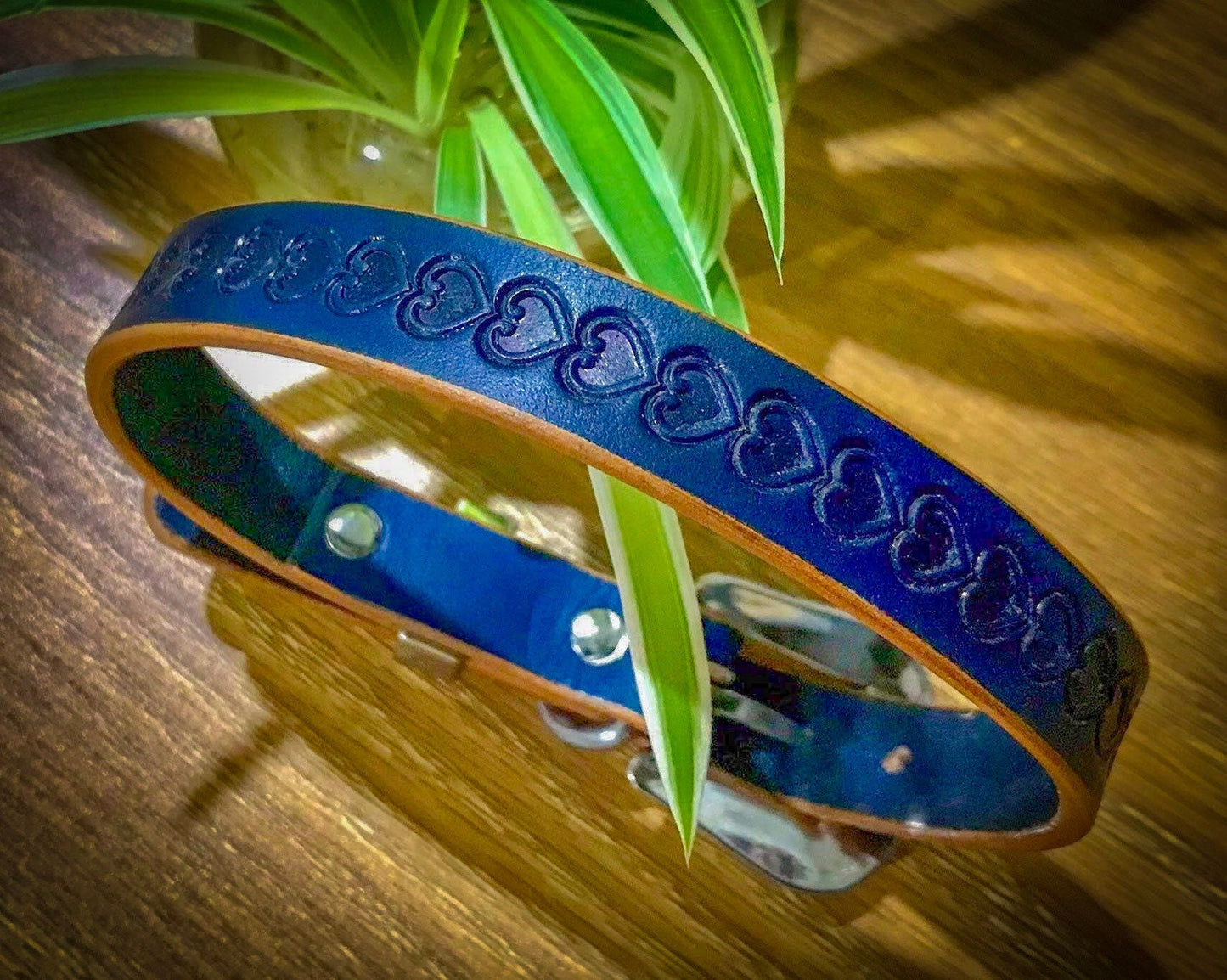 Love heart medium collar with engraved buckle