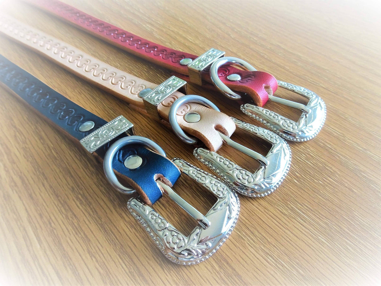 Love heart medium collar with engraved buckle